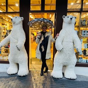 Meet your Posher, Regina m.